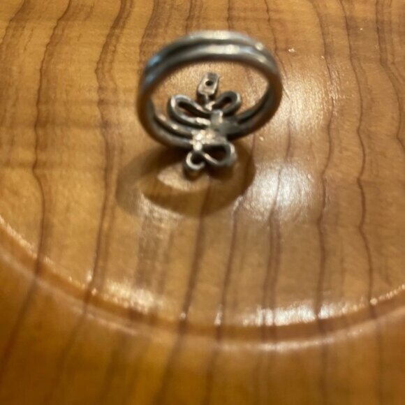 Sterling Silver Snake Ring with Green Peridot - Picture 6 of 9